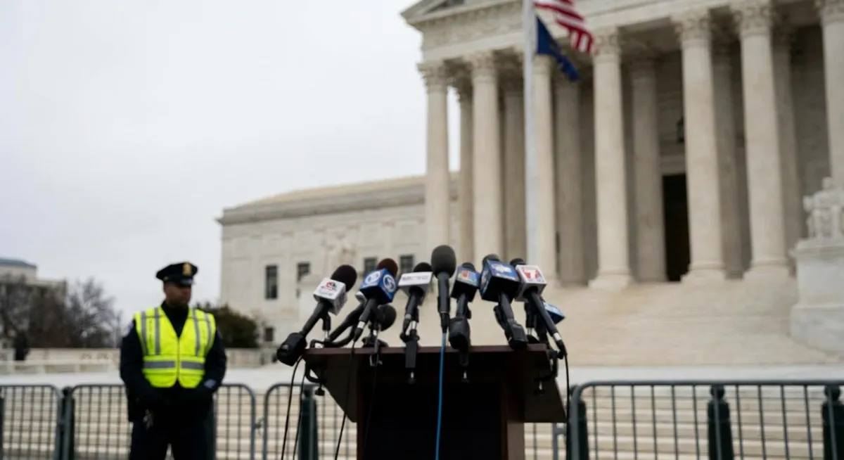 Trump oznažil New York Times za grožnjo nacionalni varnosti zaradi poročanja o povezavah z Epsteinom