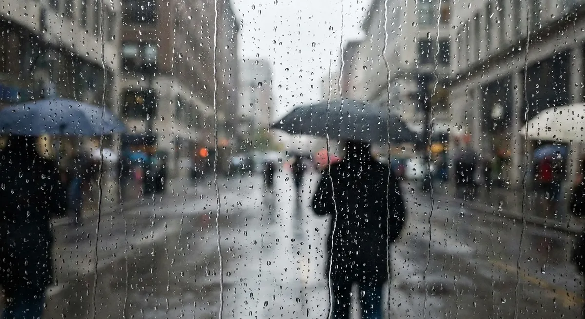 Slika je umetno generirana iz tem: dež, vreme, megla, napovedi, temperature