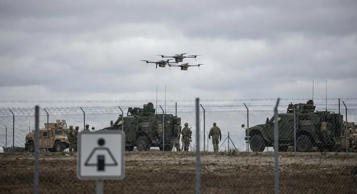 Slika je umetno generirana iz tem: droni, industrija, obramba, varnost, mobilni internet, omejitve, požari