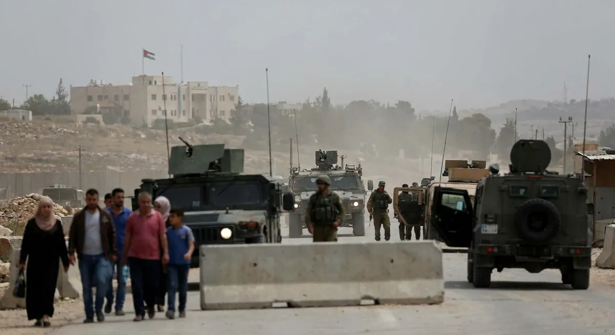 Slika je umetno generirana iz tem: vojaška operacija v ukrajini, gospodarstvo, politika, mednarodni odnosi, socialna politika, socialna problematika, vojaške operacije, predsedniške komunikacije, vojne, družba, infrastruktura, televizija