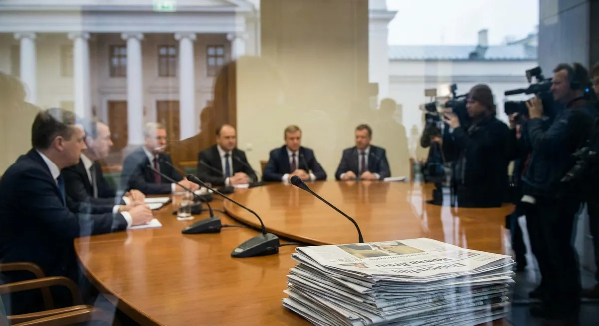 Miller kritiziral CBS zaradi umika reportaže, medtem ko demokrati krivijo republikance za visoke življenjske stroške.