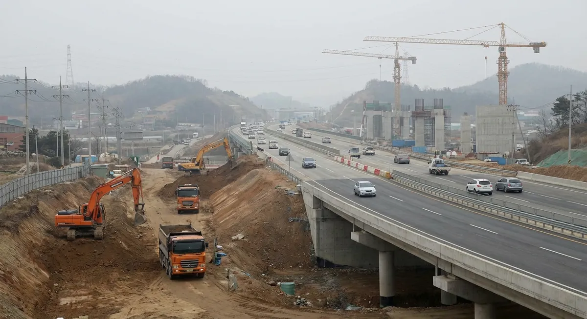 Slika je umetno generirana iz tem: gradbeništvo, infrastruktura, promet, obnove