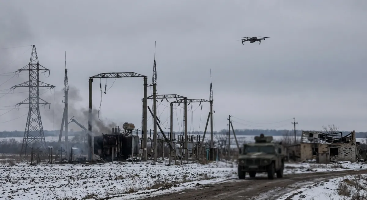 Slika je umetno generirana iz tem: diplomacija, rusko-ukrajinski konflikt, pomanjkanje goriva, energetika, napadi z droni, oboroževanje, gospodarstvo, mednarodni odnosi