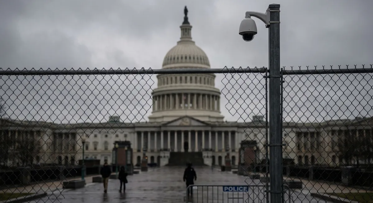 Slika je umetno generirana iz tem: antifa, združene države amerike, politika, protesti, ekstremizem, zakonodaja, terorizem