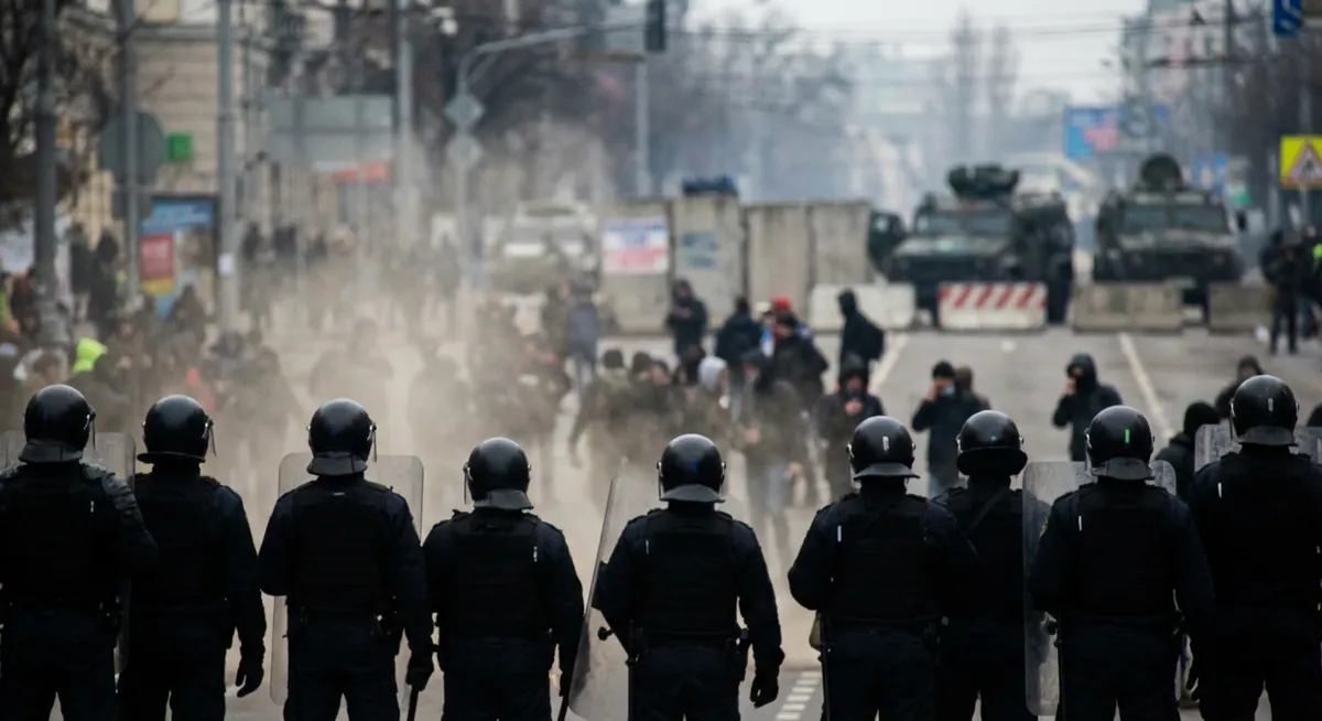 V več nizozemskih mestih so izbruhnili nemiri ob novoletnih praznovanjih