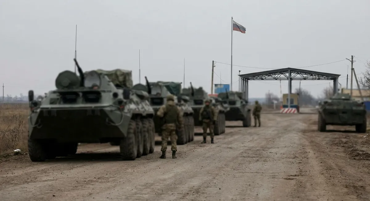 Slika je umetno generirana iz tem: mednarodna varnost, zahodna podpora ukrajini, sankcije, vojaške operacije, mednarodni odnosi, diplomacija, odnosi rusija-zahod, ameriška politika do rusije, oboroženi spopadi, rusija, rusko-ukrajinski konflikt, rusko gospodarstvo