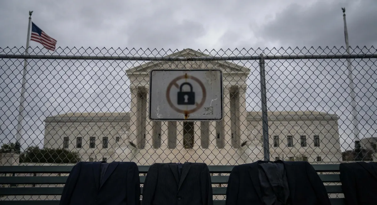 Podpora Trumpovemu vodenju vlade upadla, predstavniški dom glasoval o končanju zaustavitve.