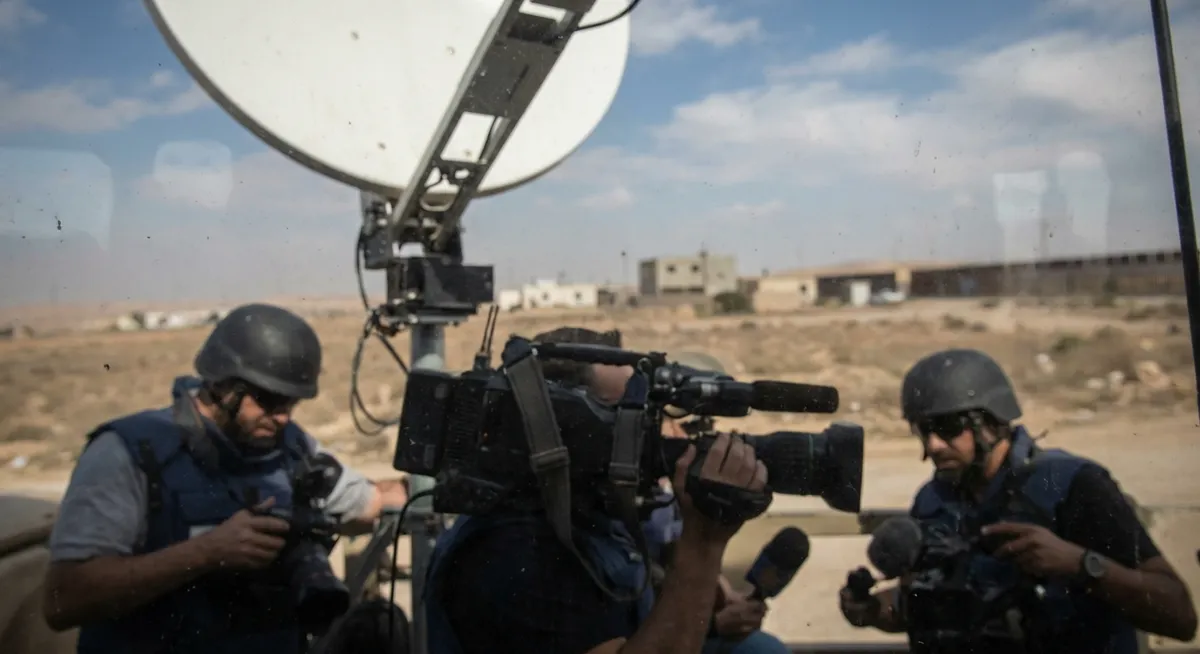 Slika je umetno generirana iz tem: mednarodni odnosi, dezinformacije, mediji, propaganda, izrael, gaza, hamas, medijska kampanja, medijska vojna