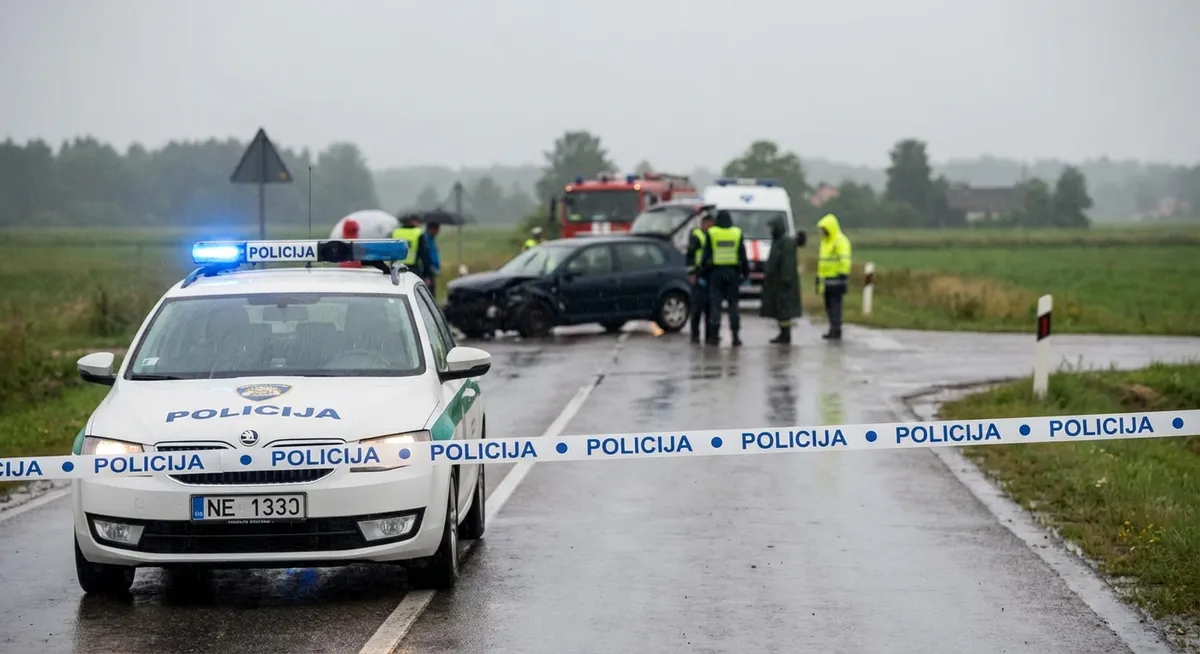 Slika je umetno generirana iz tem: policija, iskanje in reševanje, prometne nesreče