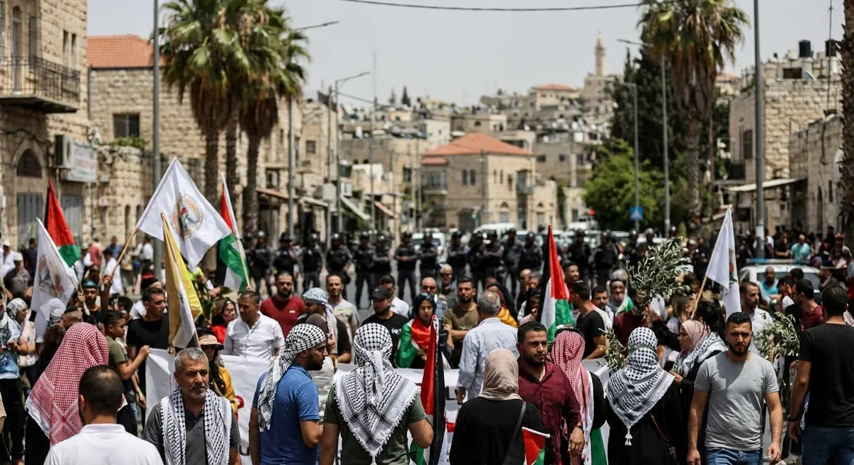 Slika je umetno generirana iz tem: izpuščanje zapornikov, izpustitev zapornikov, palestinsko-izraelski konflikt, protesti, uničenje v gazi, človekove pravice, izraelski zapori, zlorabe, družinske tragedije, talci, palestinski zaporniki