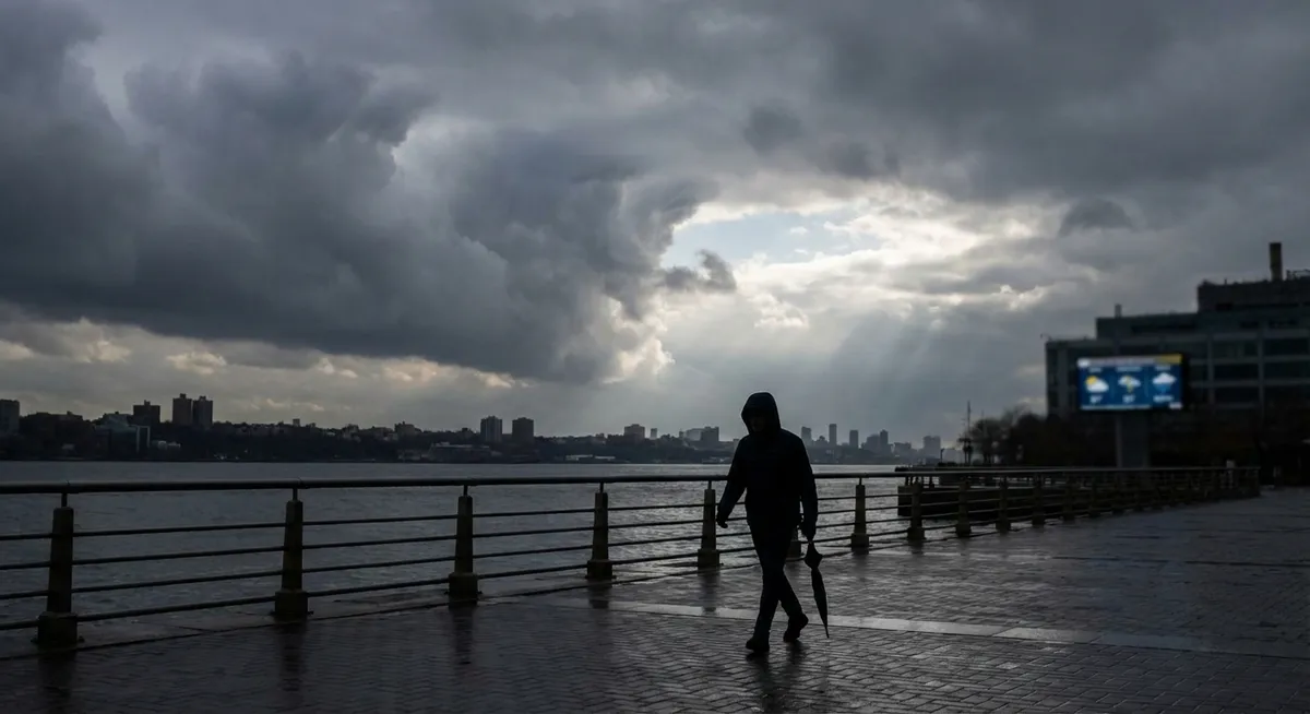Zaradi neviht v Kaliforniji opozorili voznike, naj premislijo o božičnih potovanjih