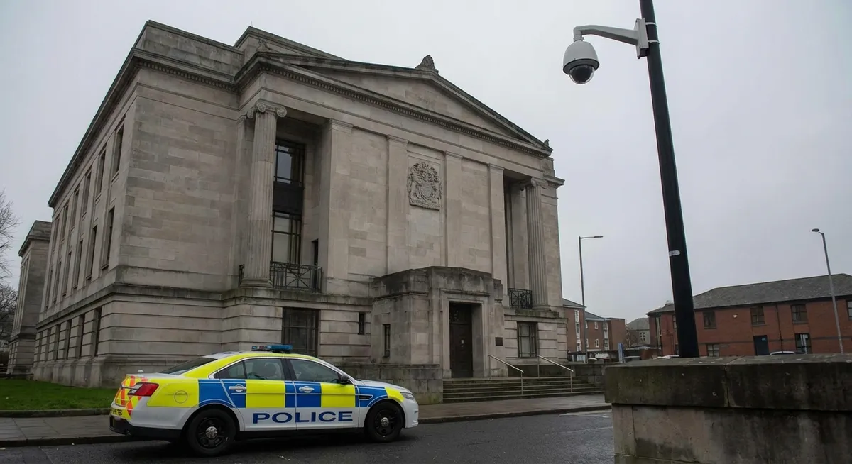 Po napadu v podzemni železnici v Tajpeju okrepljeni varnostni ukrepi in aretacije zaradi spletnih groženj.