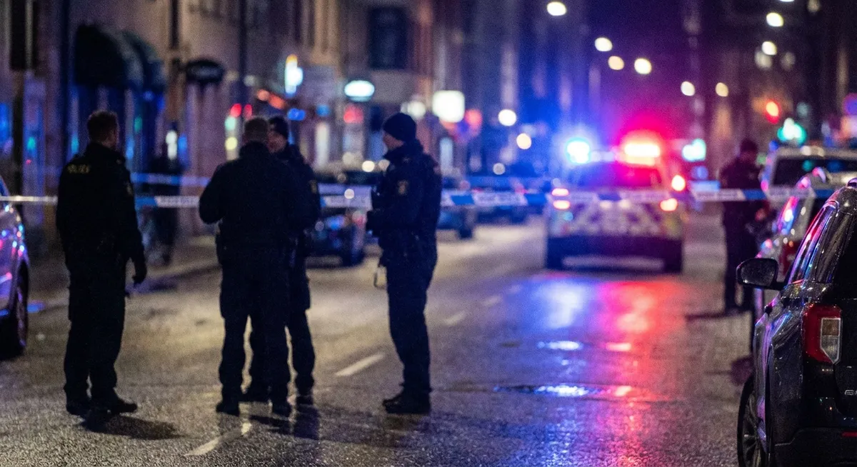 Slika je umetno generirana iz tem: ropi, nasilje, nasilje v družini, policija, kriminal, poškodbe