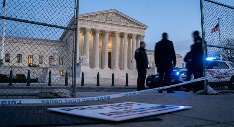 Naveed Akram obtožen 15 umorov v streljanju v Bondiju, Minns poziva k 'poletju miru' po predlogih reforme orožja in prepovedi protestov v NSW