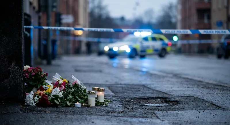 Pucnjava na plaži Bondi v Sydneyju zahtevala najmanj 10 žrtev, policija aretirala dve osebi