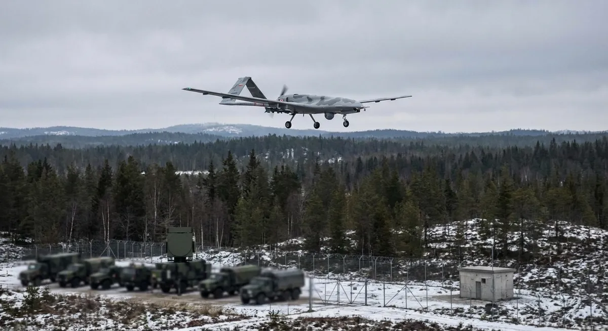 Slika je umetno generirana iz tem: letalsko oporišče, zračni prostor, droni
