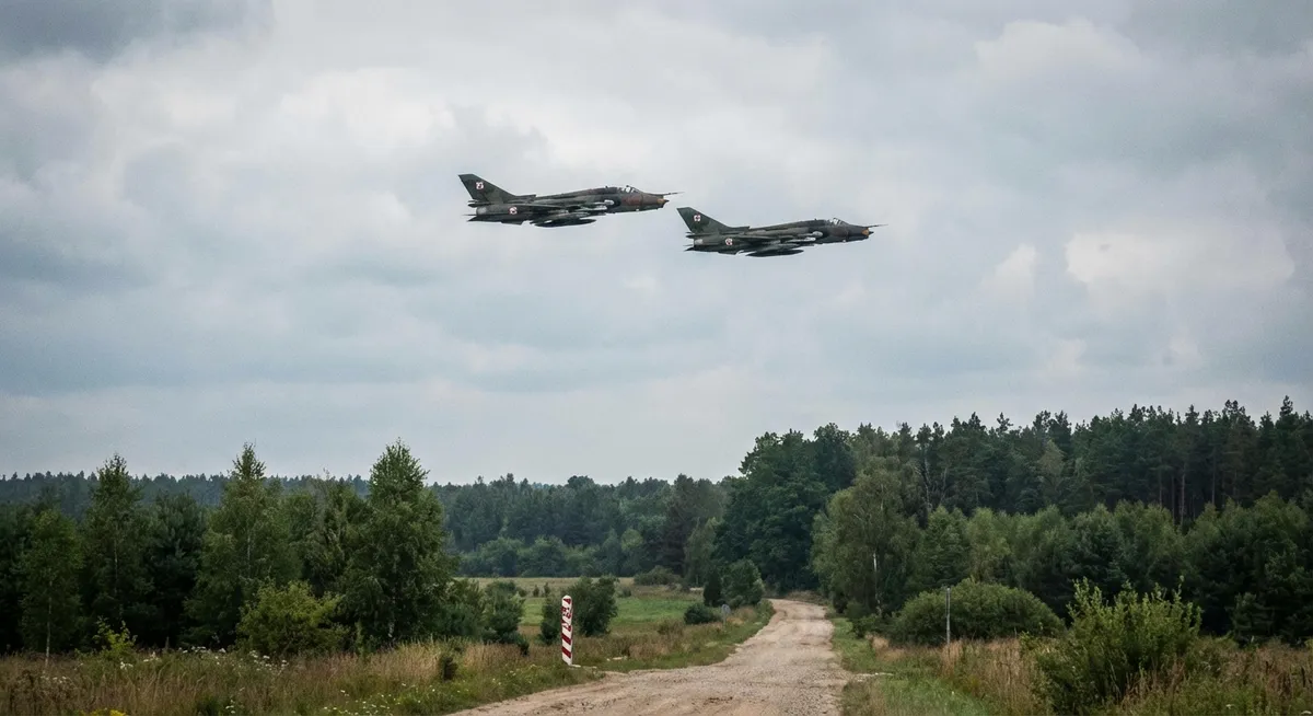 Slika je umetno generirana iz tem: protiletalska obramba, mednarodni odnosi, poljska, politika, konflikti, vdori v zračni prostor, zračni prostor, rusko-ukrajinski konflikt, obramba, varnost, oboroženi spopadi, vojska, ukrajina, mednarodna varnost