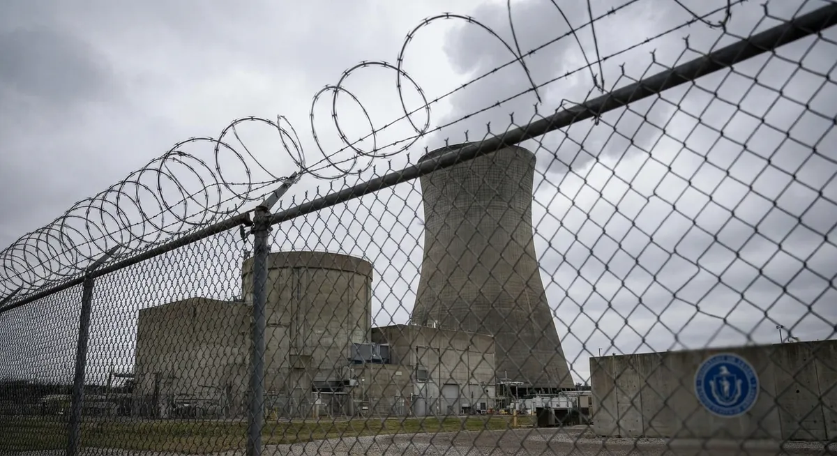 Slika je umetno generirana iz tem: sankcije, mednarodni odnosi, jedrski program