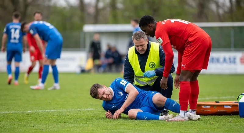 Slika je umetno generirana iz tem: šport, poškodbe, nogomet, vrnitev igralca