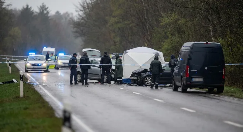 Slika je umetno generirana iz tem: prometne nesreče, smrti, preiskave